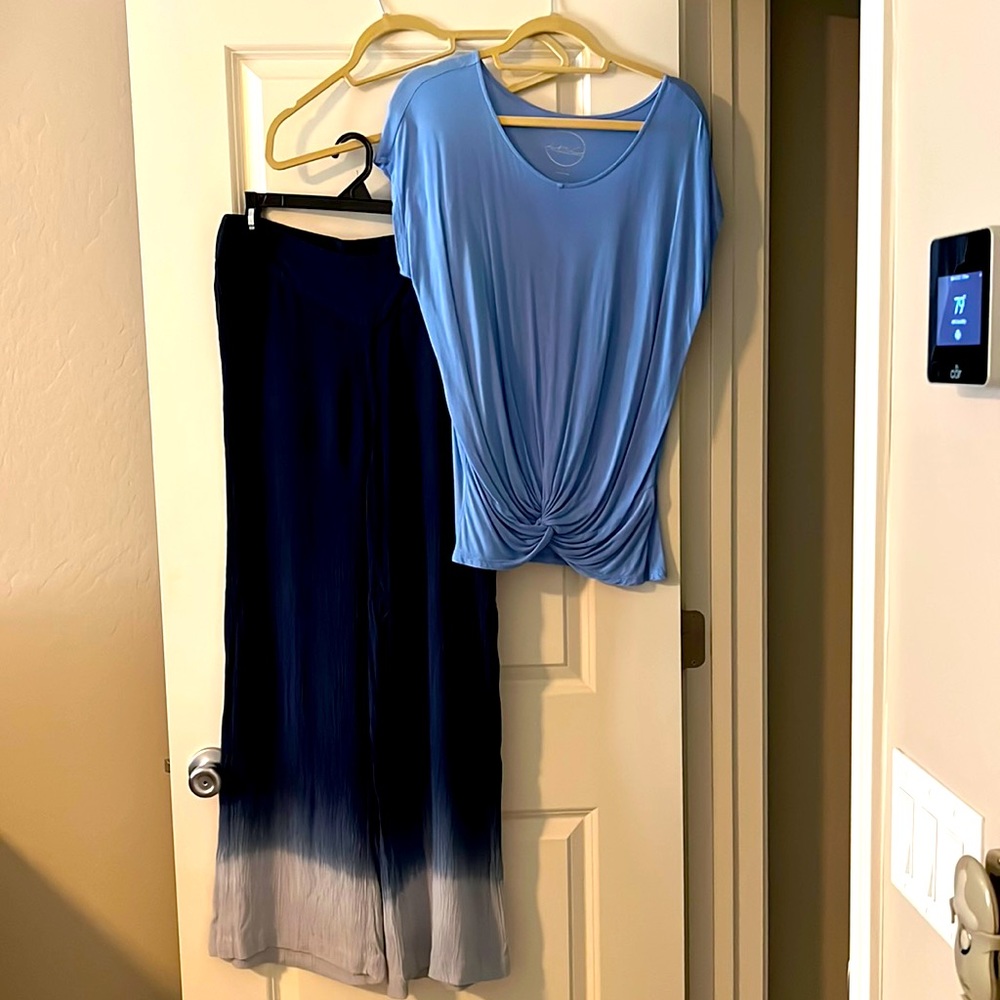 Two piece casual wide leg outfit.